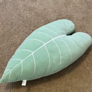 Leaf Plush pillow